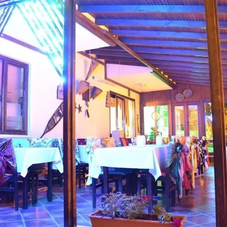 Esra Hotel *